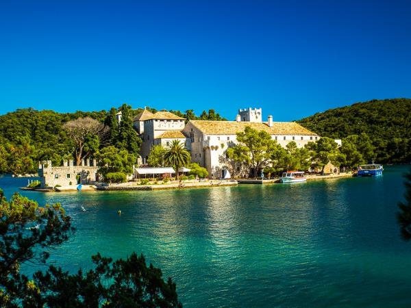 Central Croatia luxury cruise from Split