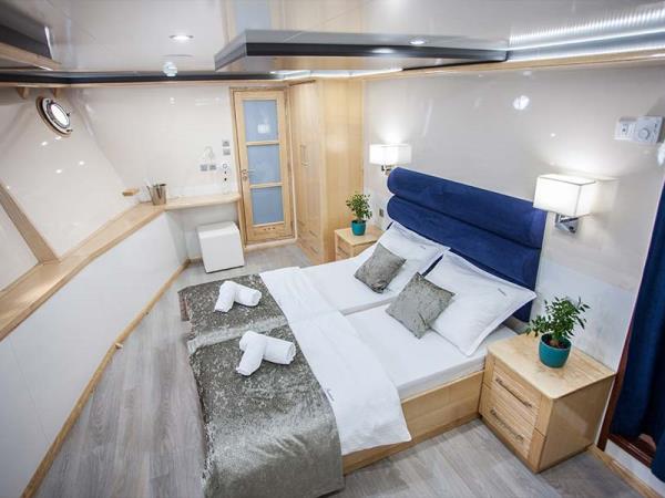 Central Croatia luxury cruise from Split