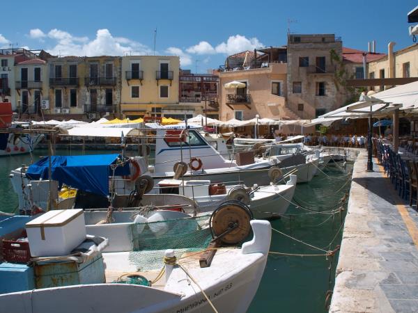 Island hopping cruise in Greece