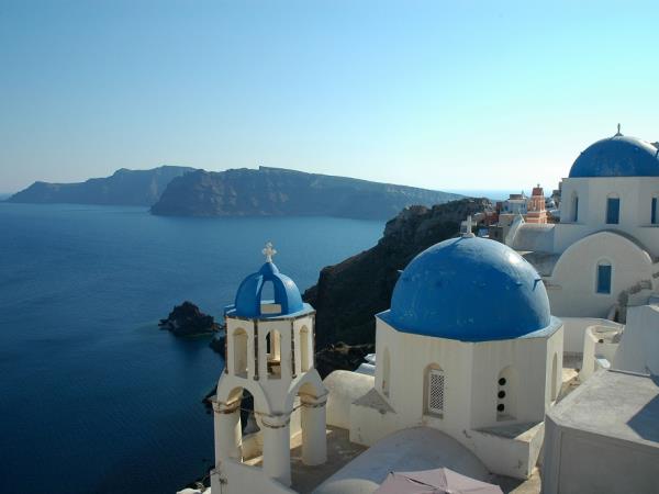 Island hopping cruise in Greece