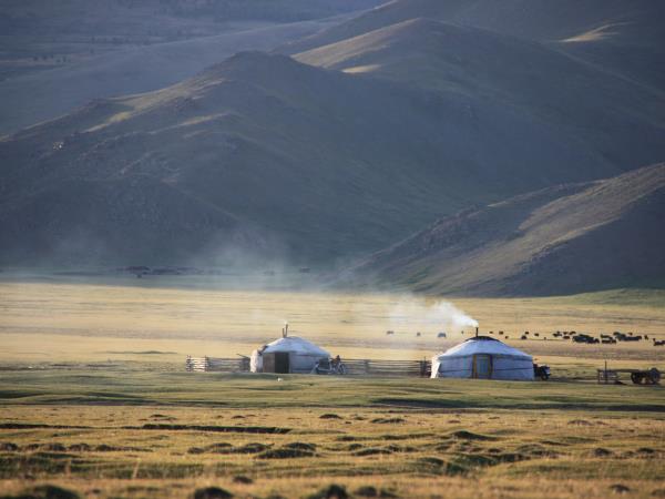 Mongolia tour, mountains & nomads