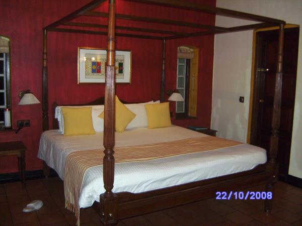 Backwaters of Kerala, spice gardens & beach holiday