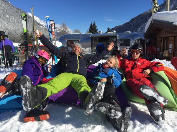 Alternative family winter holiday in Sameons, France