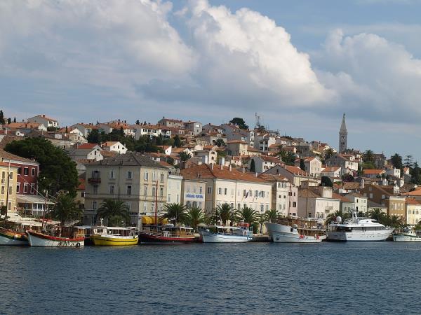 Island hopping cruise in Northern Croatia