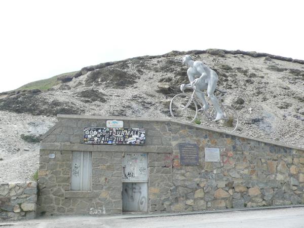 French Pyrenees women only cycling tour