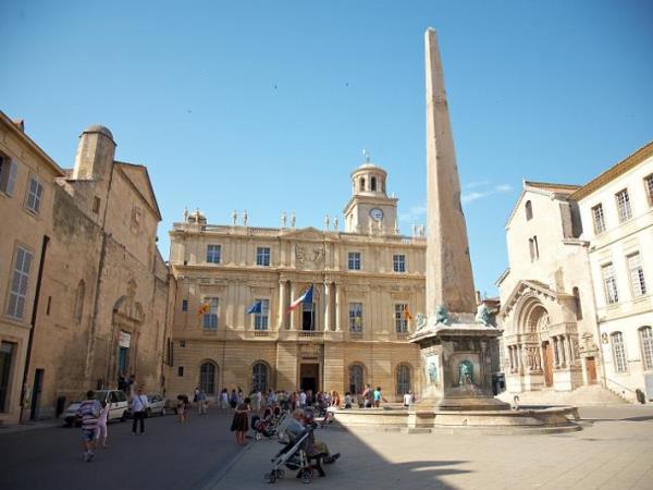 Provence self guided cycling tours, Avignon to Camargue