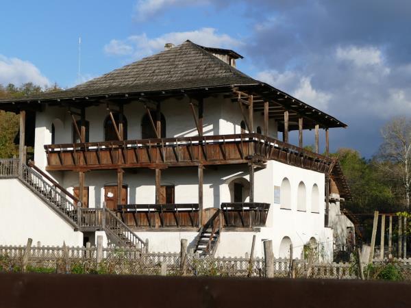 Romania tailormade tour, religion, arts & crafts