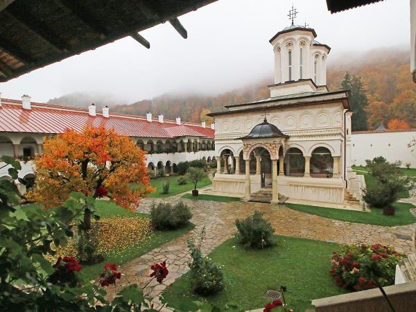 Romania tailormade tour, religion, arts & crafts