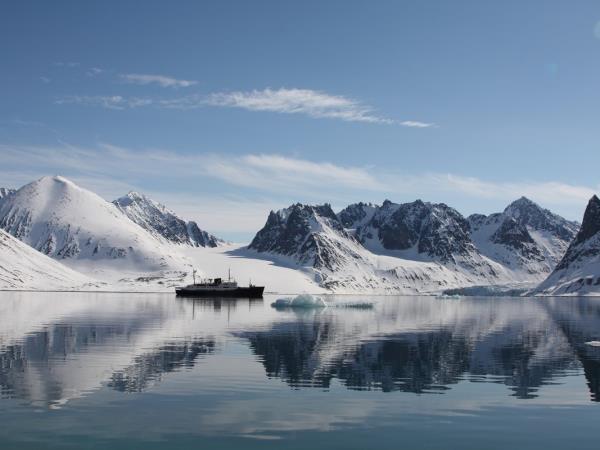 Svalbard luxury cruise in the Arctic