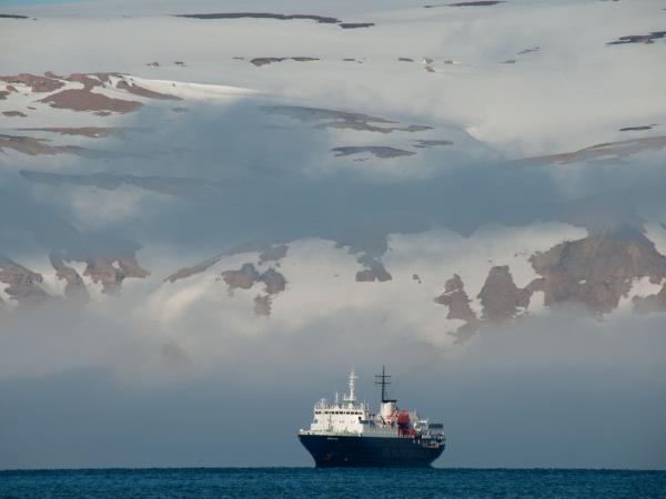 Svalbard luxury cruise in the Arctic