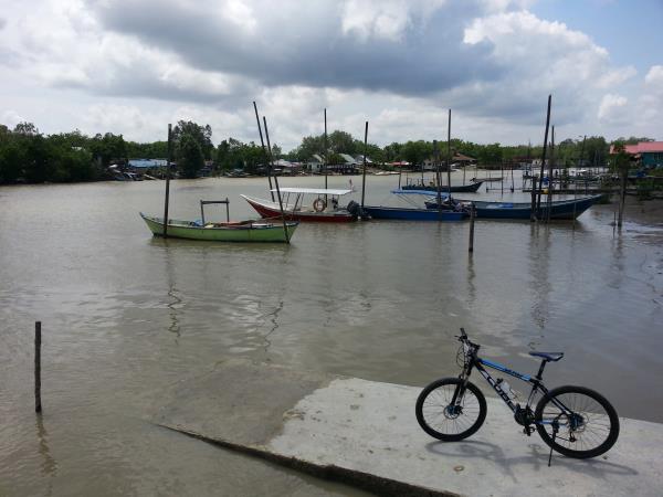 Borneo wildlife cycling holiday