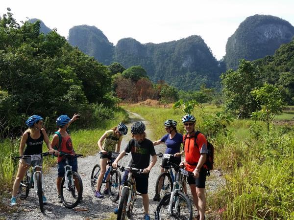 Sarawak rainforest cycling tour, Borneo