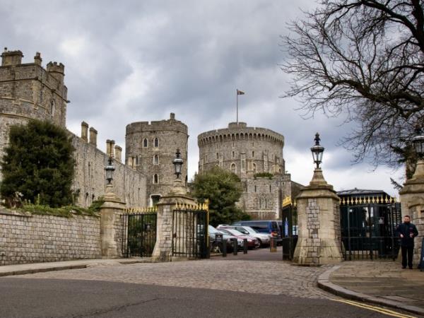 Thames Path walking holiday, Oxford to Windsor