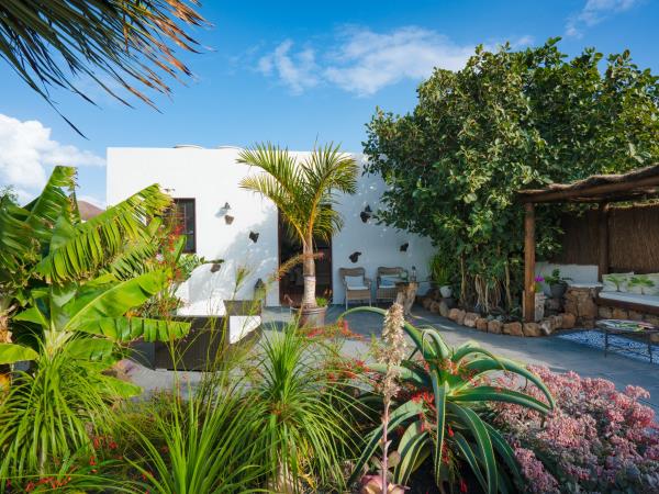 Lanzarote garden apartment, self catering for 2