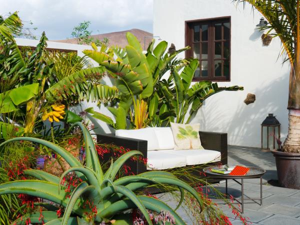 Lanzarote garden apartment, self catering for 2