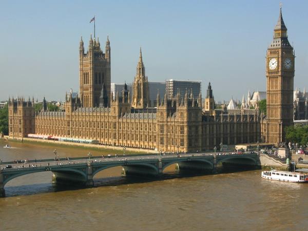 Thames Path walking holiday, England