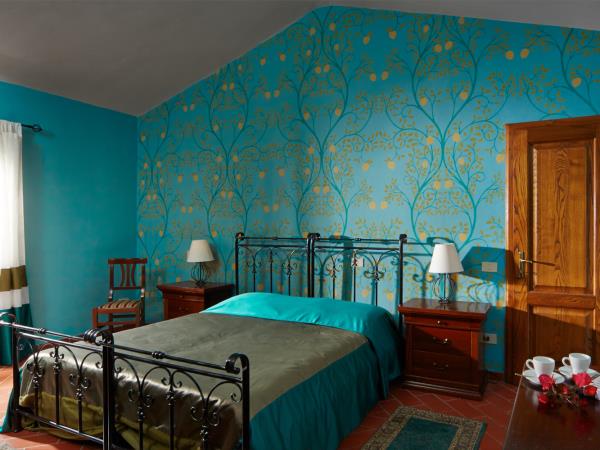 Tuscany farmhouse accommodation, Italy