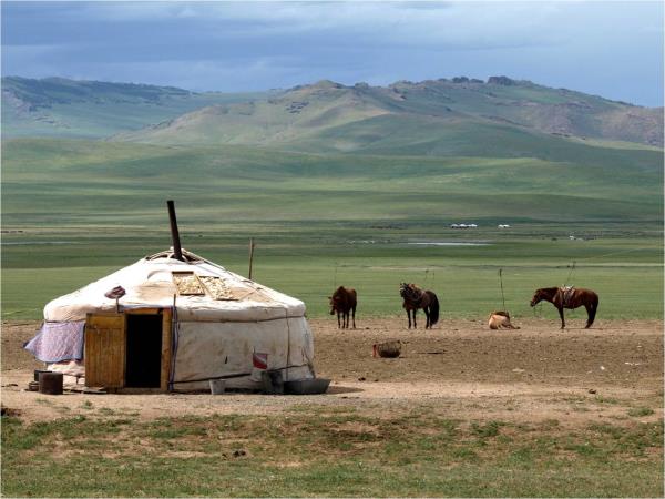 Mongolia tour, mountains & nomads