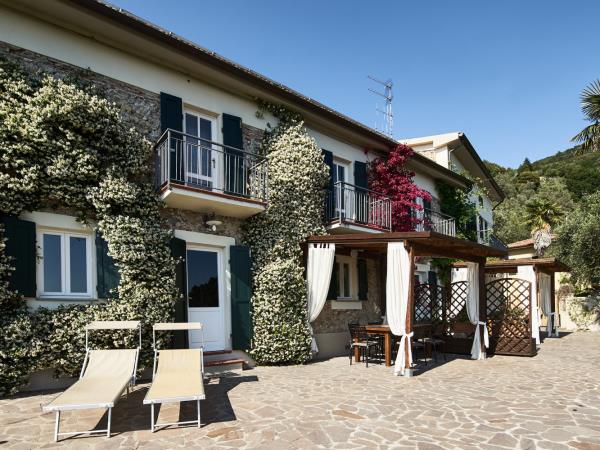Tuscany farmhouse accommodation, Italy