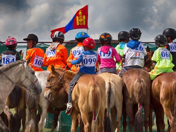 Mongolia tour, mountains & nomads