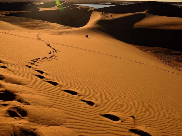Badain Jaran Desert trekking tour, China