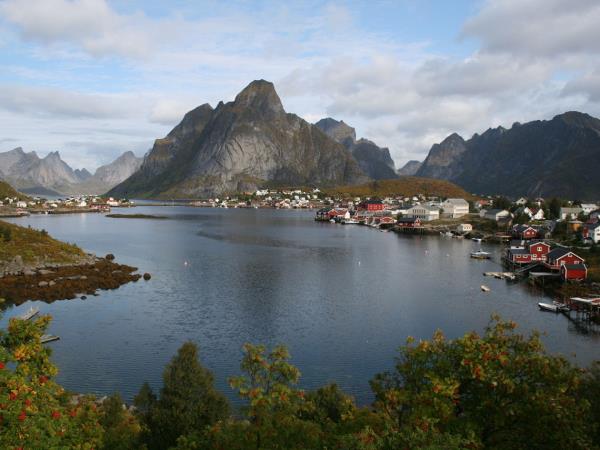 Lofoten Islands and Svalbard northern lights safari