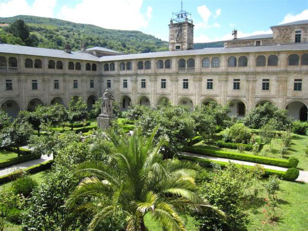 Sarria to Santiago de Compostela walking tour, Spain