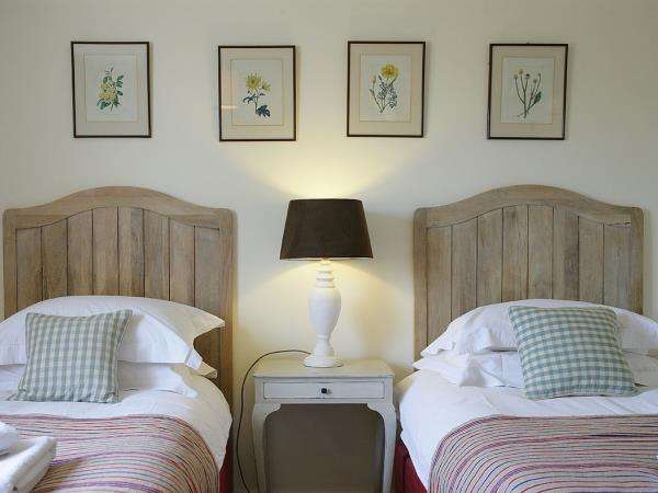 South Downs cottages, sleeps 6, England