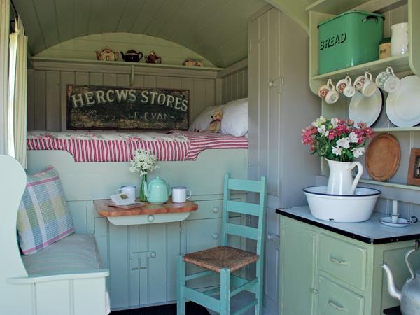 South Downs shepherds hut, nr Hambledon, England