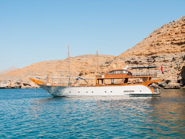 Holiday in Oman, Bedouin and fjords of Musandam
