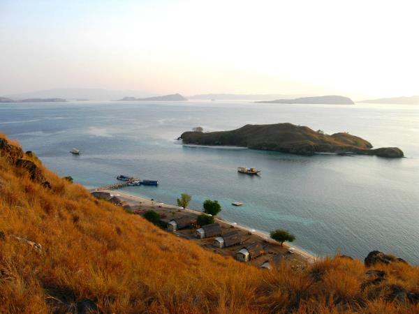 Dive in Komodo and Flores Land Adventure