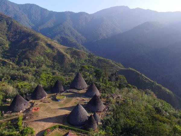 Dive in Komodo and Flores Land Adventure