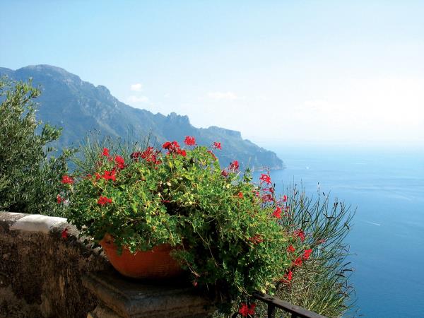 Amalfi coast hike boat & kayak