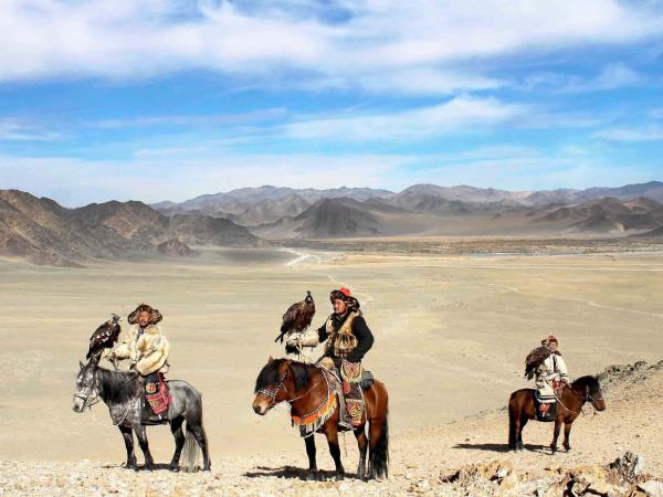 Mongolia eagle hunting festival holiday