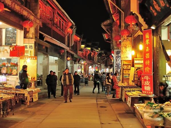 China small group tour: Land of Dragons and Emperors