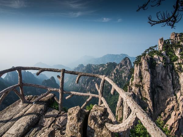 China small group tour: Land of Dragons and Emperors