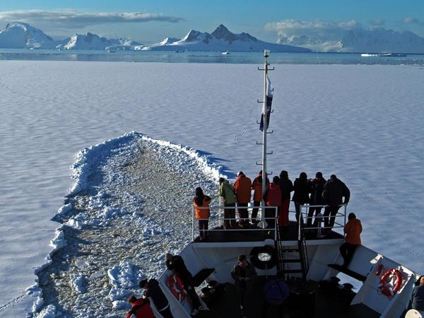 Classic Antarctica cruise & South Shetland Islands