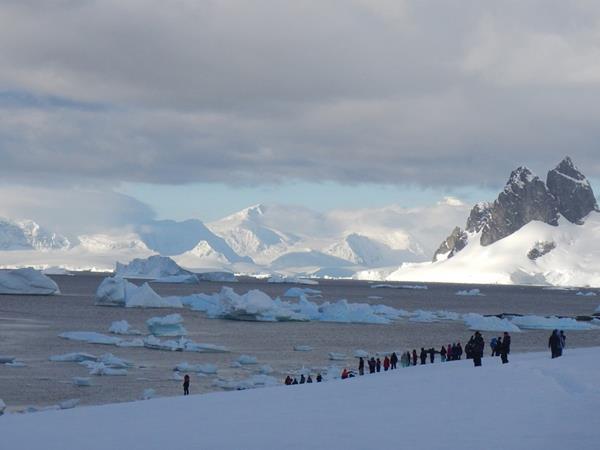 Classic Antarctica cruise & South Shetland Islands