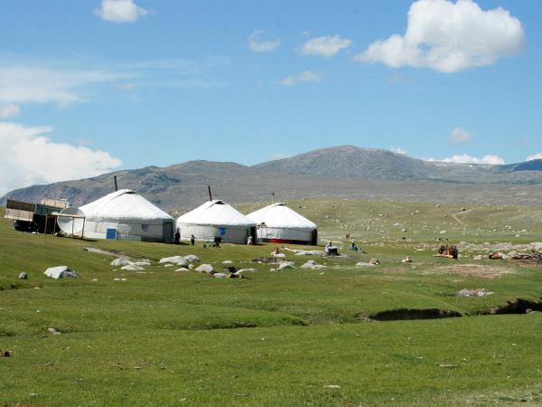Mongolia cycling tours