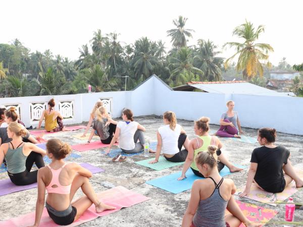 Sri Lanka dog shelter volunteering