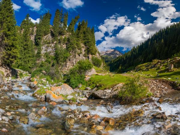 Kyrgyzstan tour, mountains, lakes and nomads