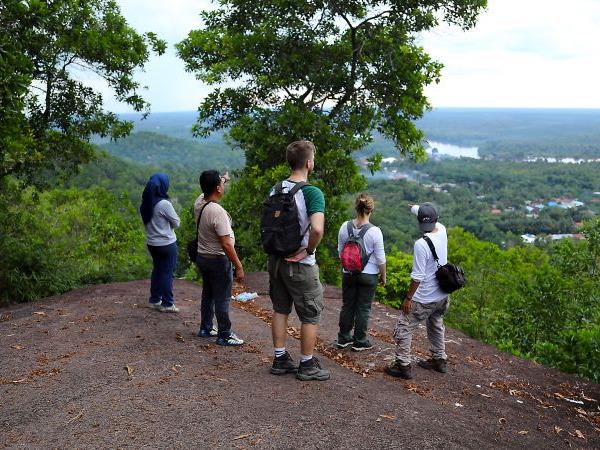 Orangutan sanctuary volunteering in Borneo