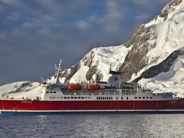 Spitsbergen polar bear watching cruise