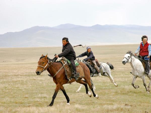 Kyrgyzstan Great Lakes nomad adventure