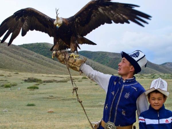 Kyrgyzstan Great Lakes nomad adventure