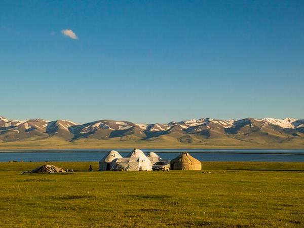 Kyrgyzstan Great Lakes nomad adventure