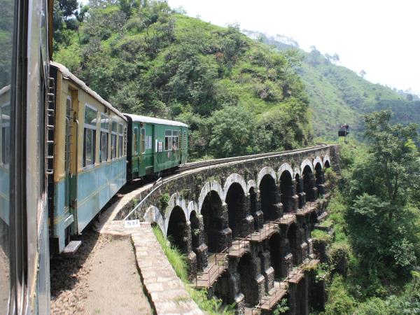Indian Himalayas tour, toy trains and hill stations