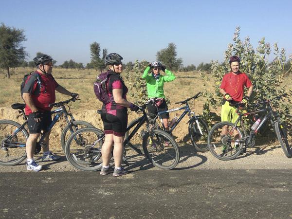 Cycling tour of Rajasthan with Taj Mahal