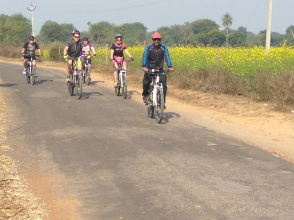 Cycling tour of Rajasthan with Taj Mahal