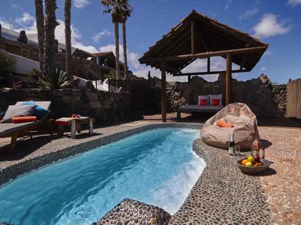 Lanzarote yurt holiday with pool